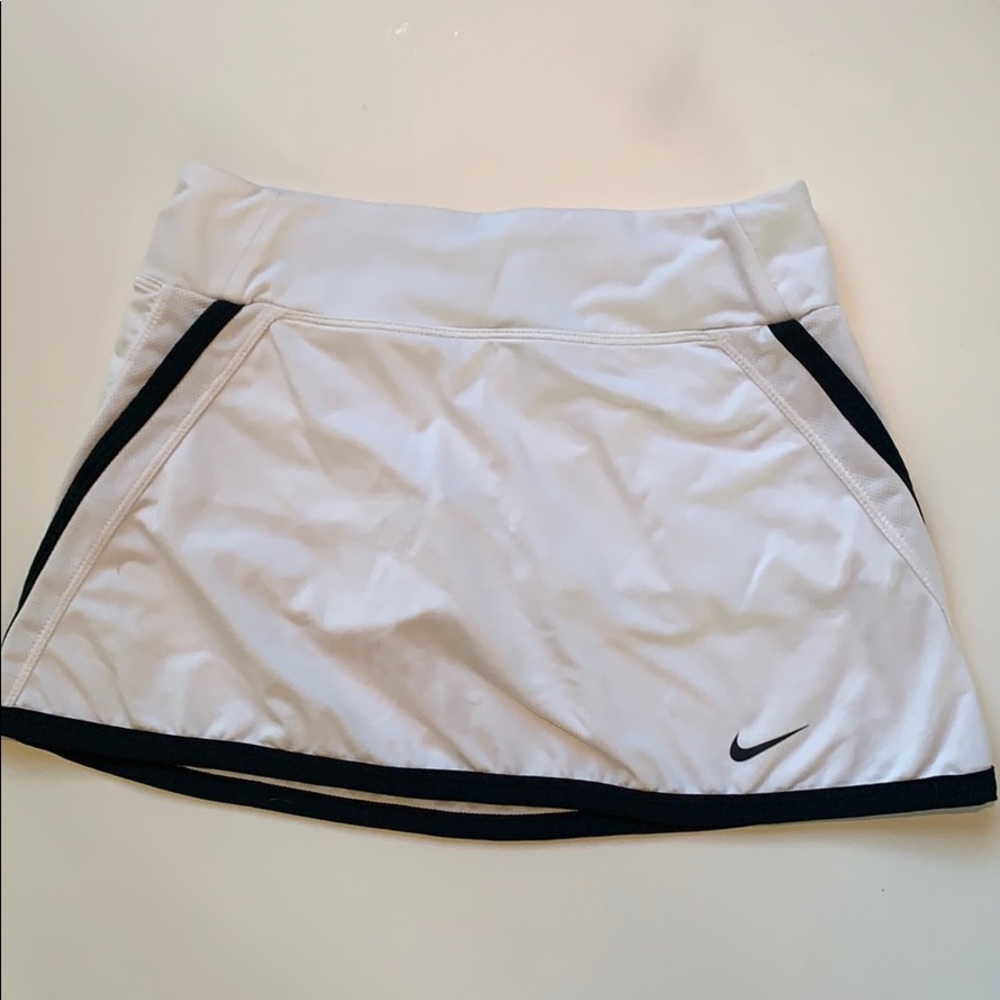 WHITE WITH BLACK NIKE TENNIS/GOLF SKIRT